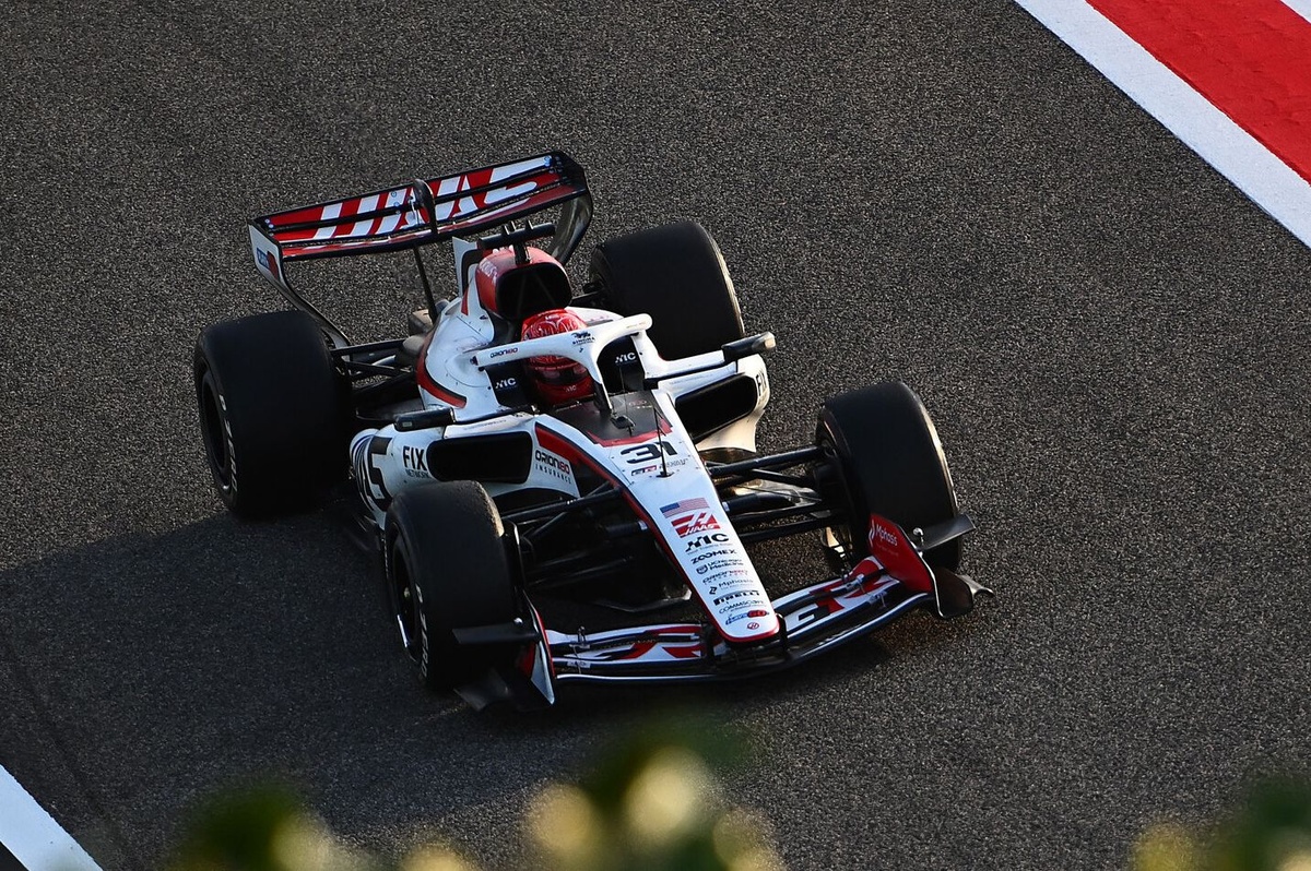 Komatsu na F1-wintertest Bahrein: Haas stabiele middenmoter