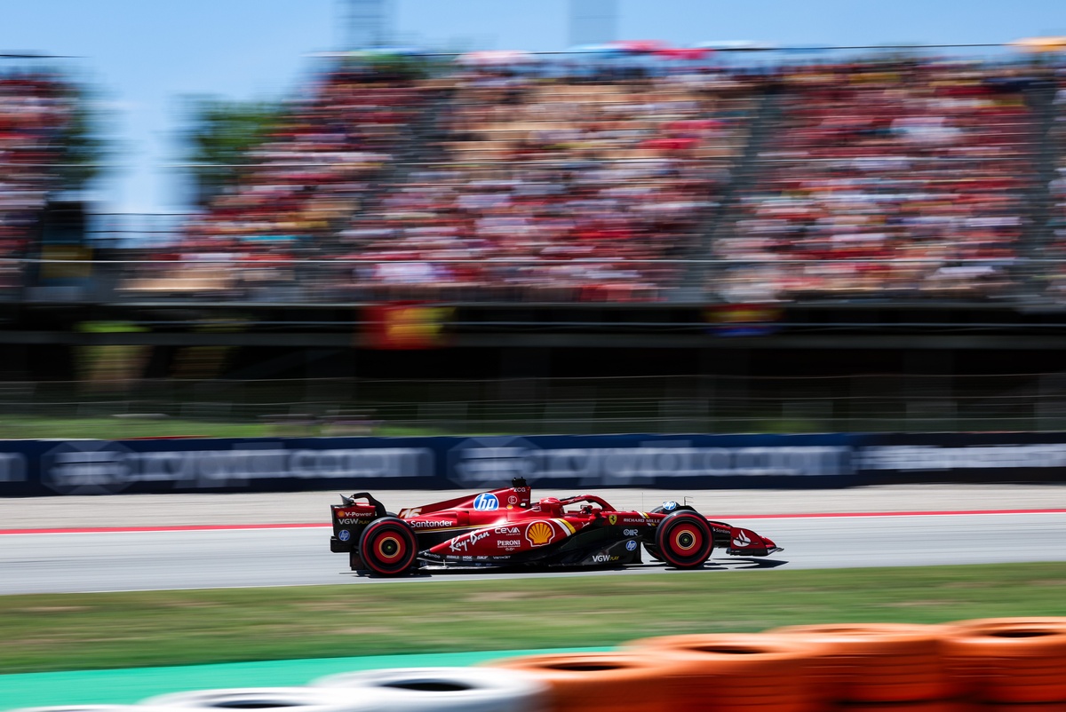 VIDEO: Opmerkelijk: Leclerc en Ocon raken elkaar in de pits in Miami