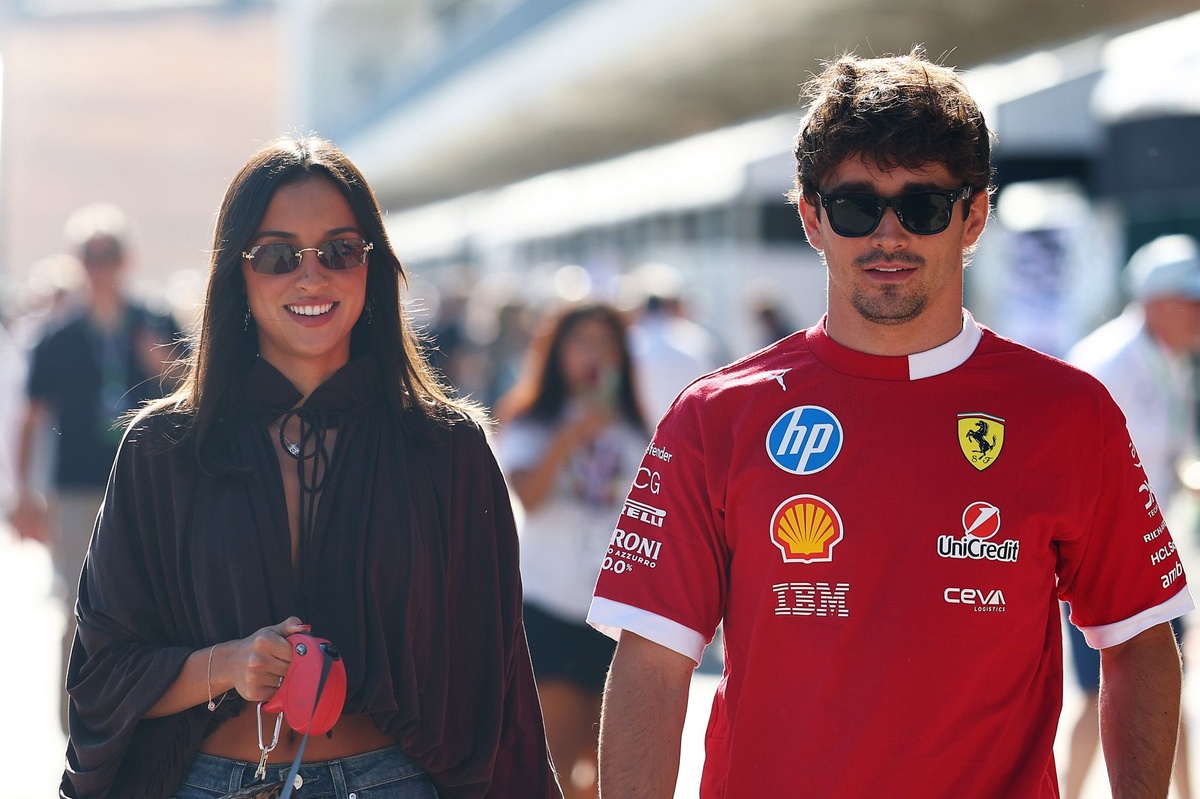 Charles Leclerc en vrouw Alexandra lijken zwangerschapsgeruchten te bevestigen met vakantiefoto's