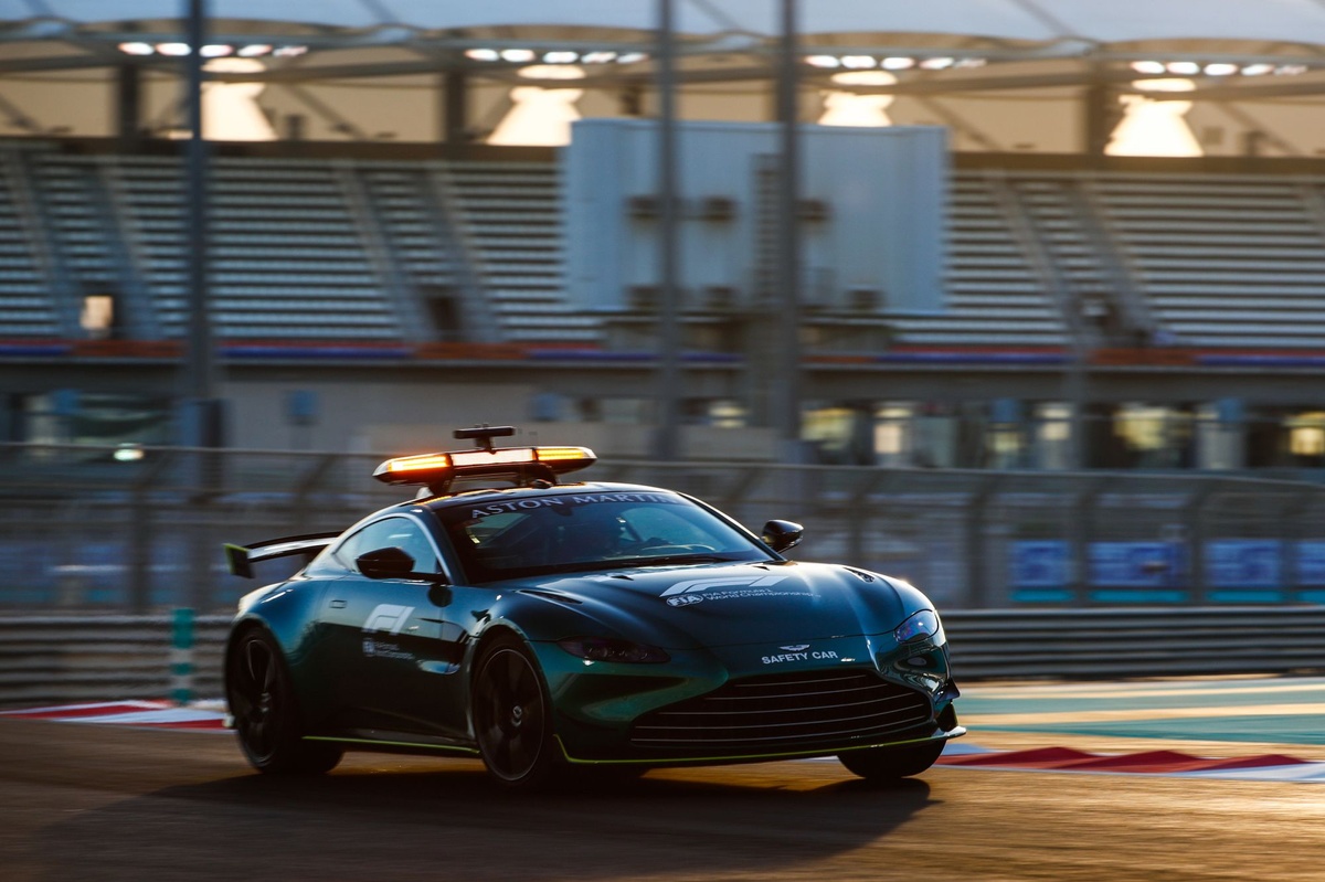 Iconische safety car van Grand Prix Abu Dhabi 2021 te koop