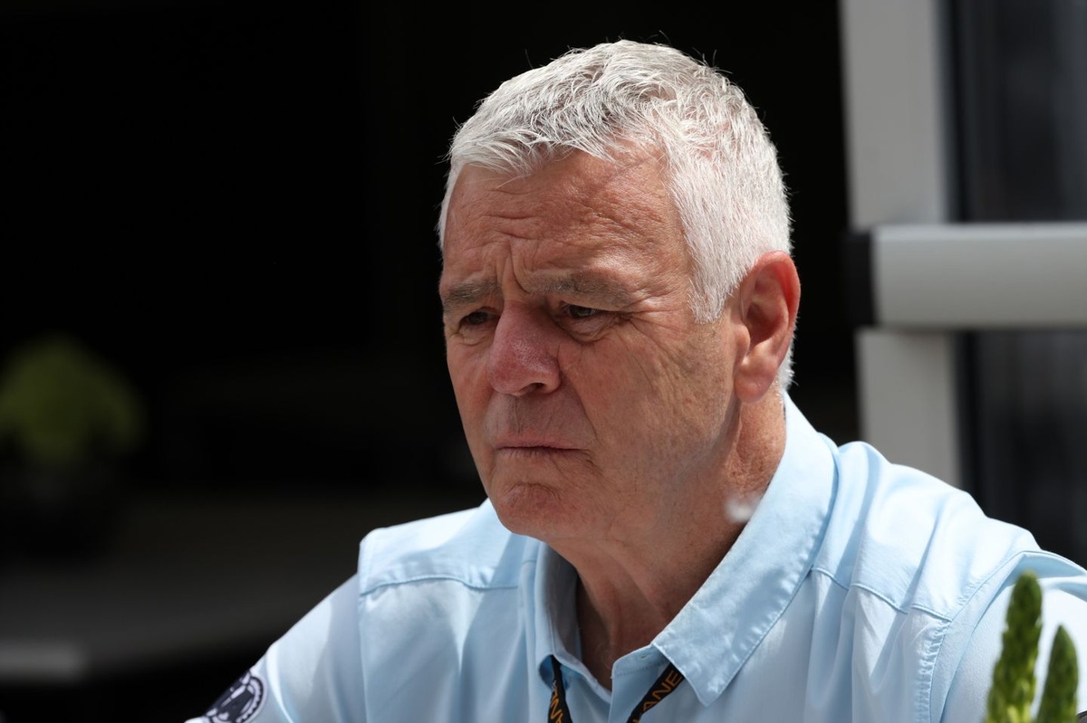F1-steward Warwick geschorst na uitspraken bij wedkantoor