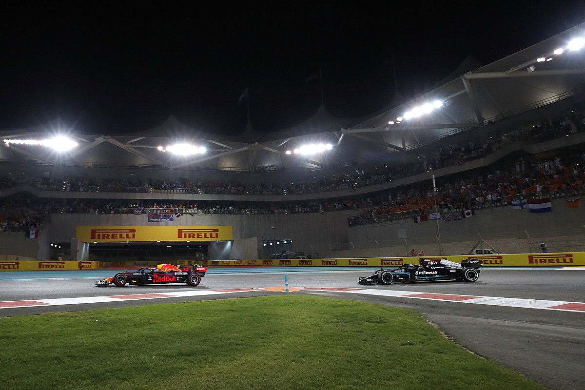 Hamilton overwoog te stoppen met F1 na Abu Dhabi 2021: Ging veel door mijn hoofd