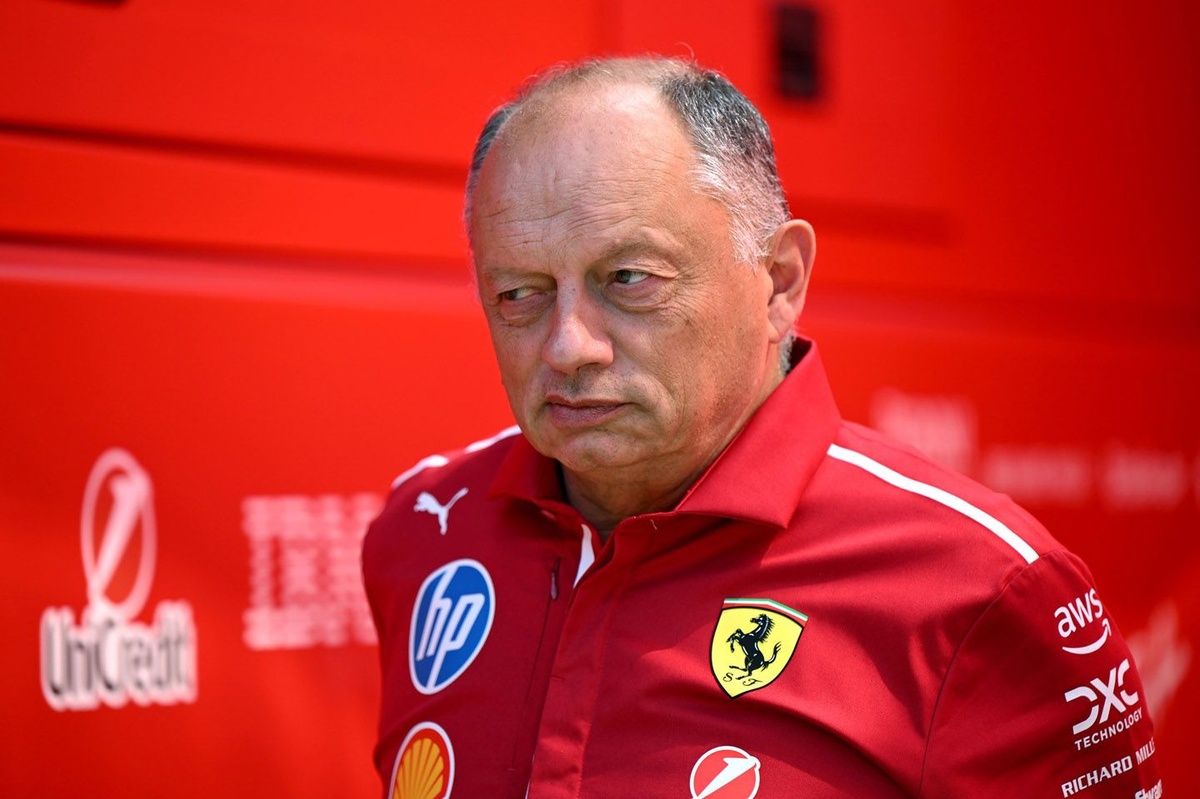 Hamilton noemt geruchten over onzekere toekomst Vasseur bij Ferrari 'nonsens'