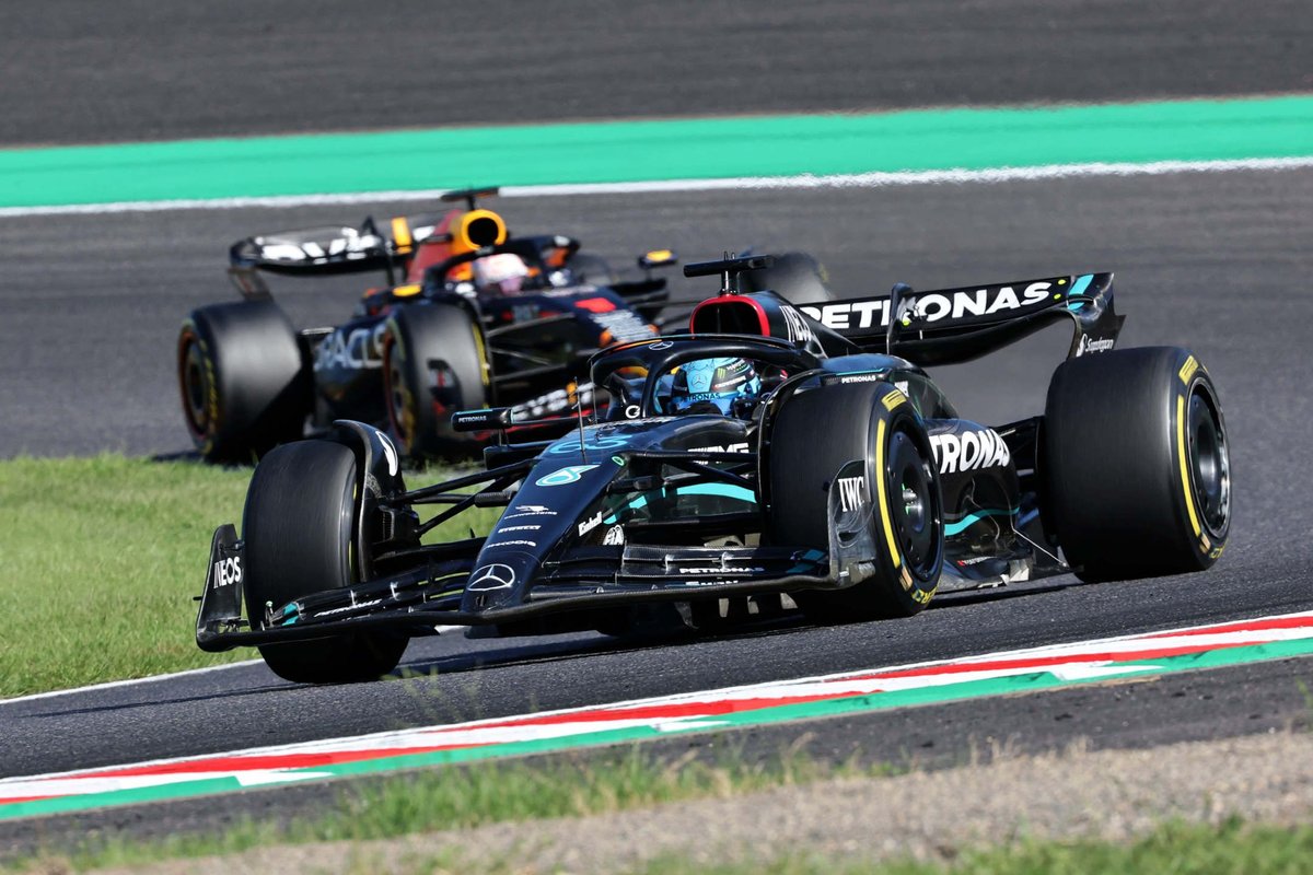 Russell crasht tijdens F1-bandentest Abu Dhabi, Sainz opent als snelste