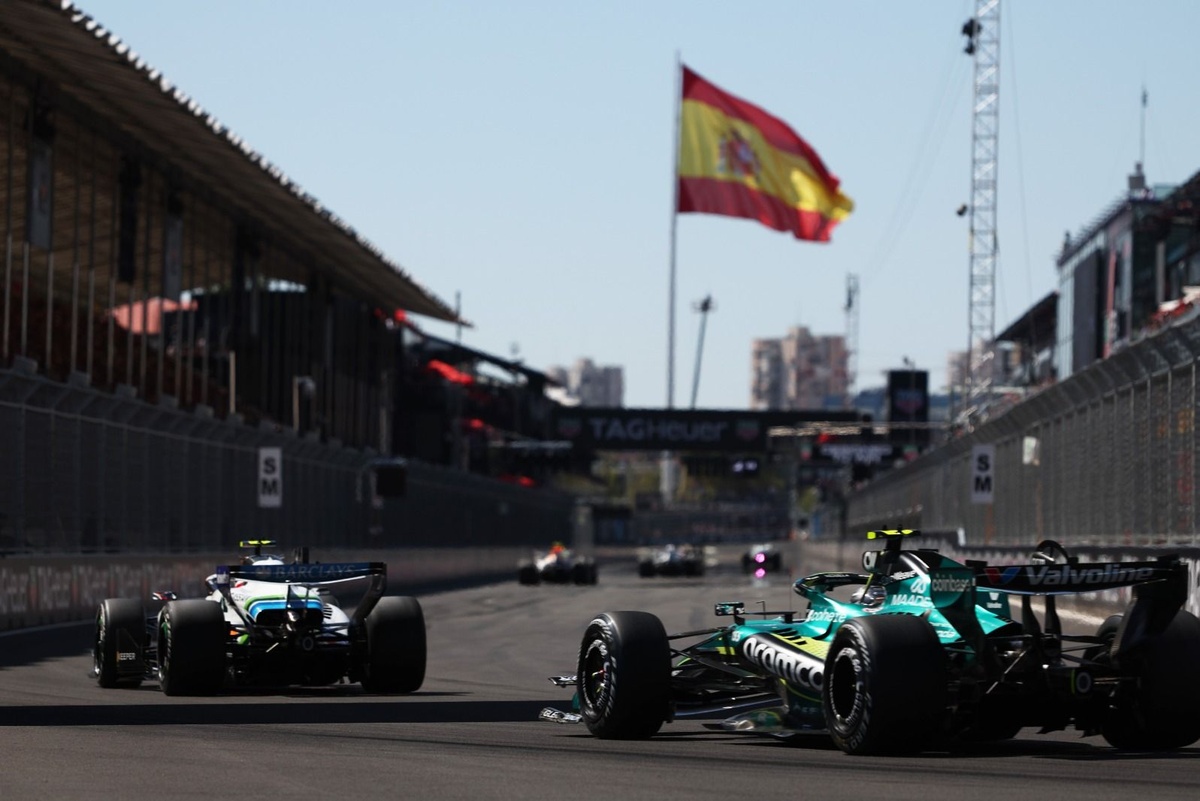 Sainz verwijt Alonso dat hij ‘zoals altijd’ een straf uitlokt