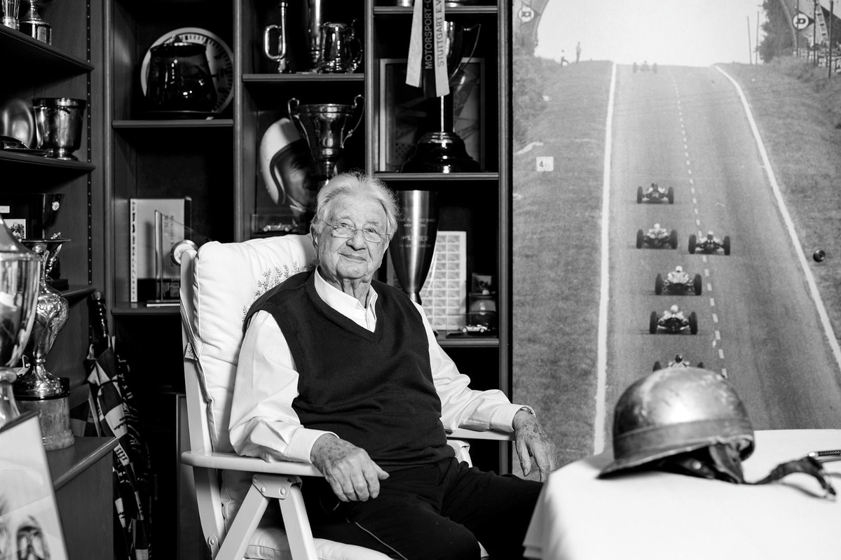 Le Mans-winnaar en voormalig F1-coureur Hans Herrmann (97) overleden