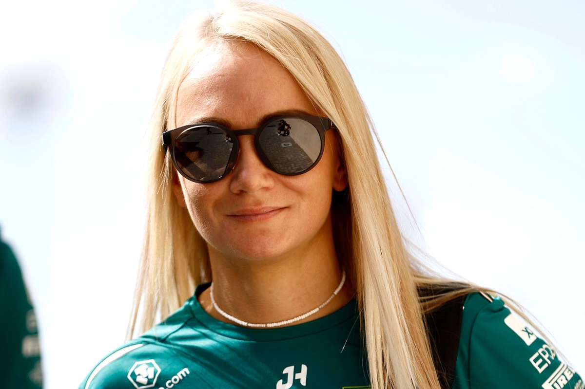Jessica Hawkins wuift zorgen over fysieke kracht in F1 weg, maar wijst op drempel in juniorklassen voor vrouwelijke coureurs