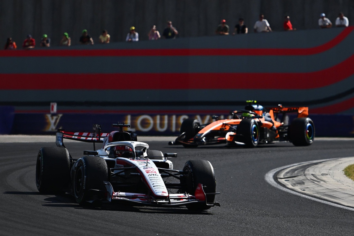 Hoe een storing met de blauwe vlag voor een ‘nachtmerrie’ zorgde tijdens de F1-GP van Hongarije