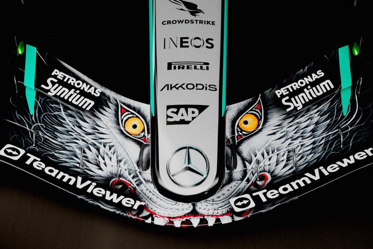 Ook Mercedes met speciale livery naar Japan: verwijzing naar teambaas?