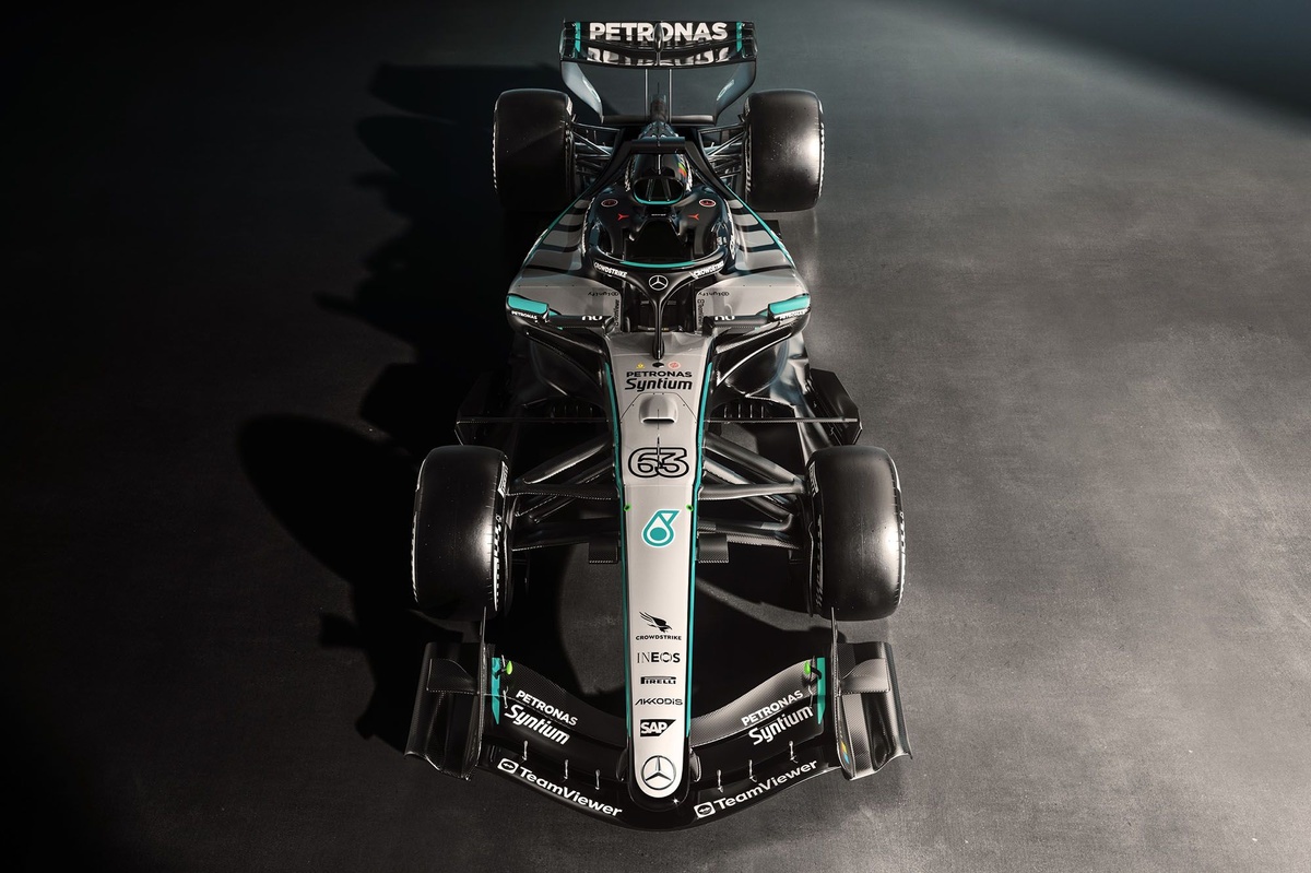 Mercedes maakt eerste meters met W17 op Silverstone