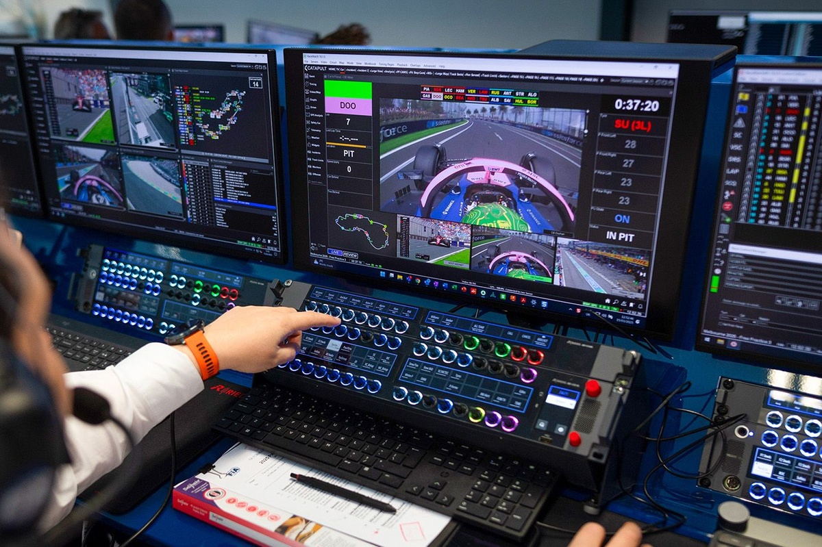 Zo monitort de FIA een F1-race: Achter de schermen bij RaceWatch