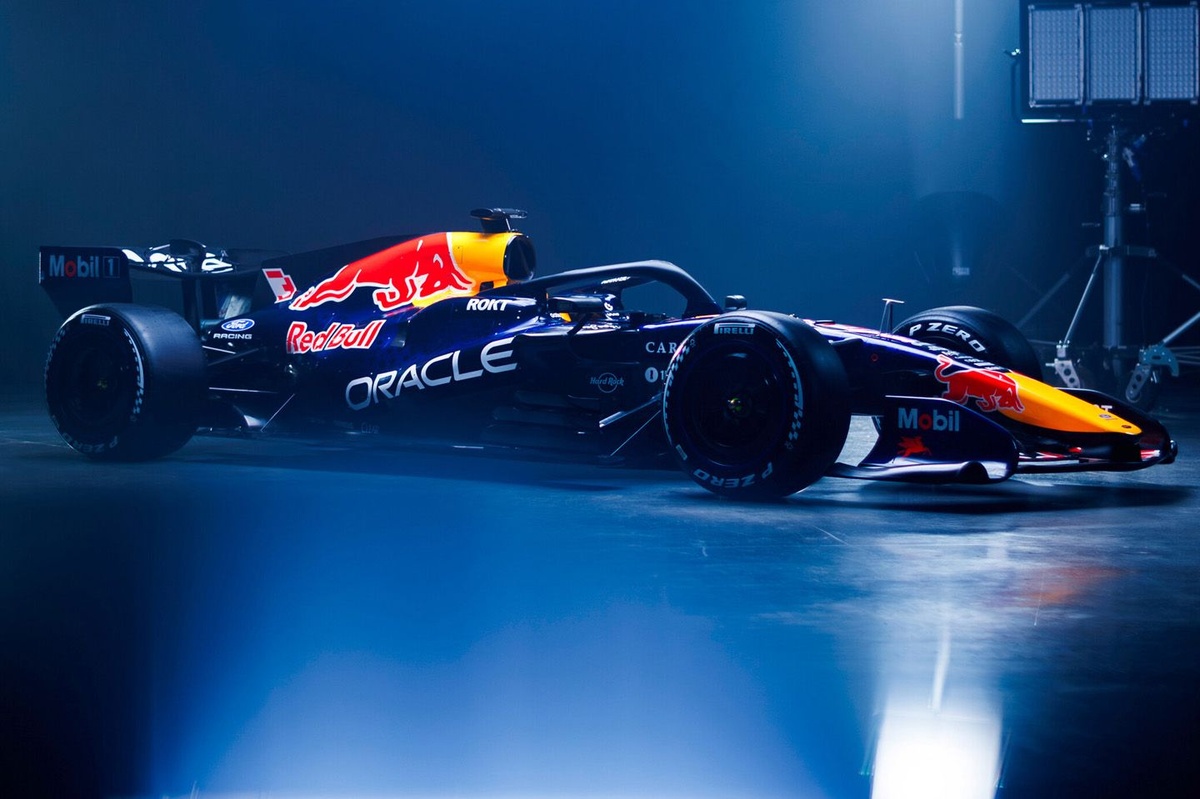 Red Bull deelt voor F1-shakedown Barcelona eerste beelden van RB22