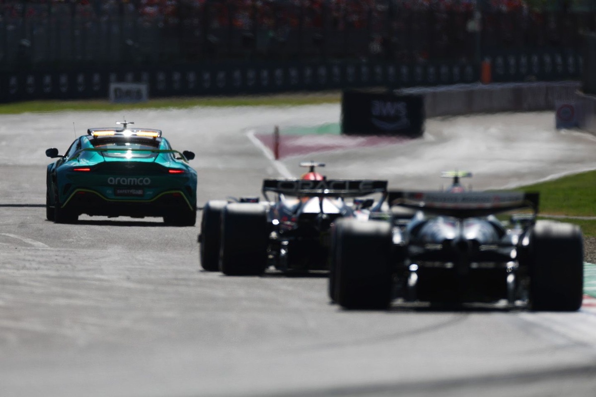 Waarom de safety car nodig was na stilvallen Antonelli in F1 Imola