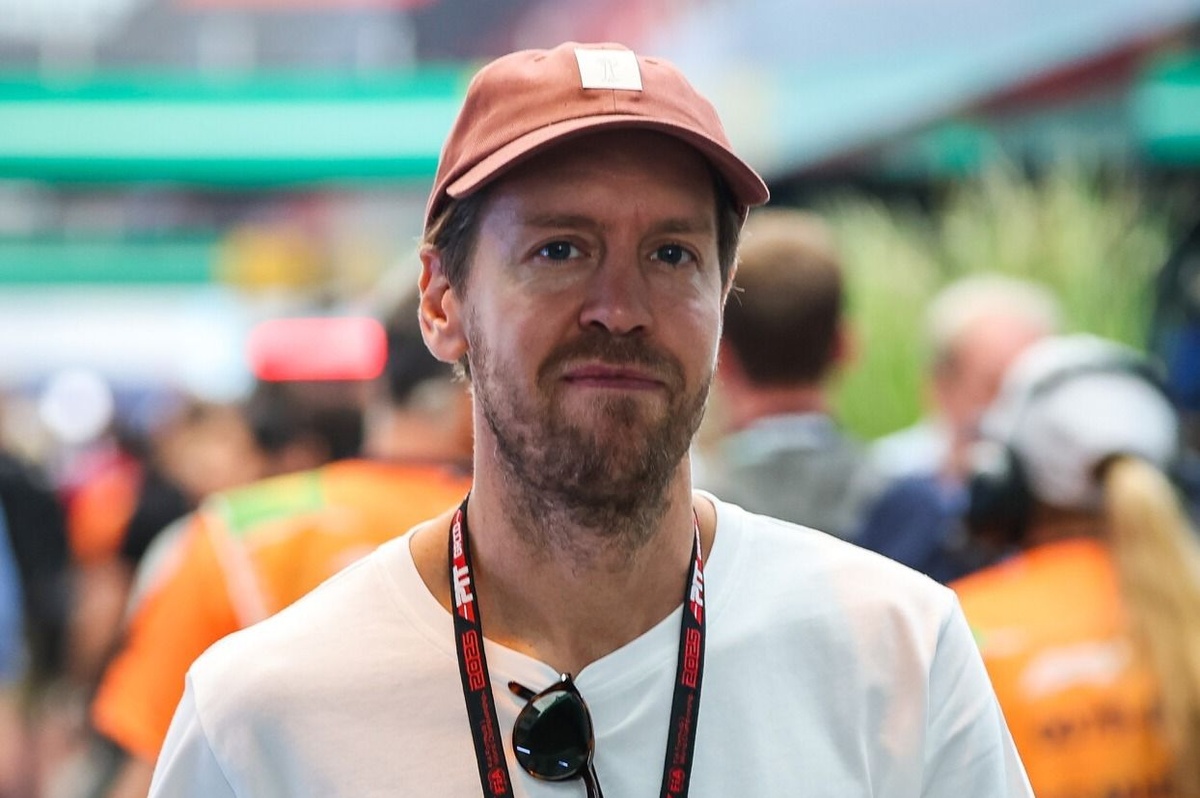 Vettel tipt Russell en Mercedes voor Formule 1-titels 2026