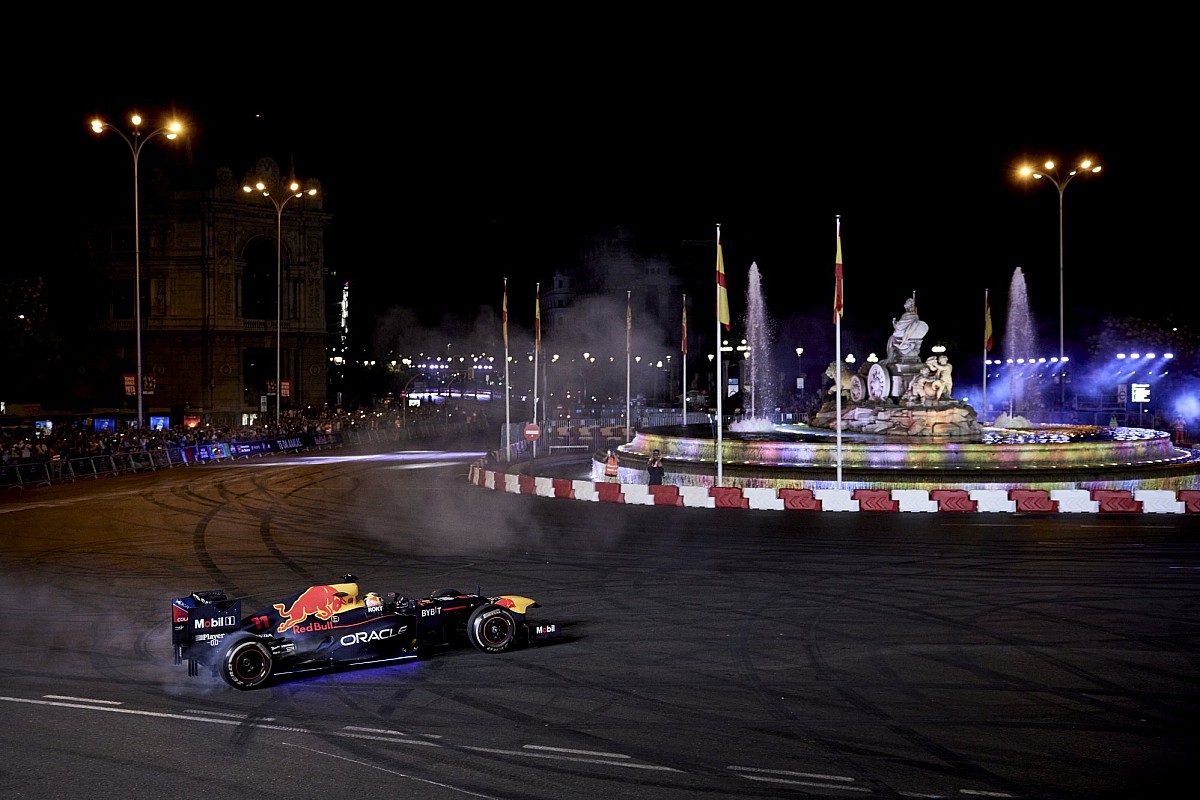 VIDEO: Perez mist rijtijd en beleeft F1-training om zeer snel te vergeten
