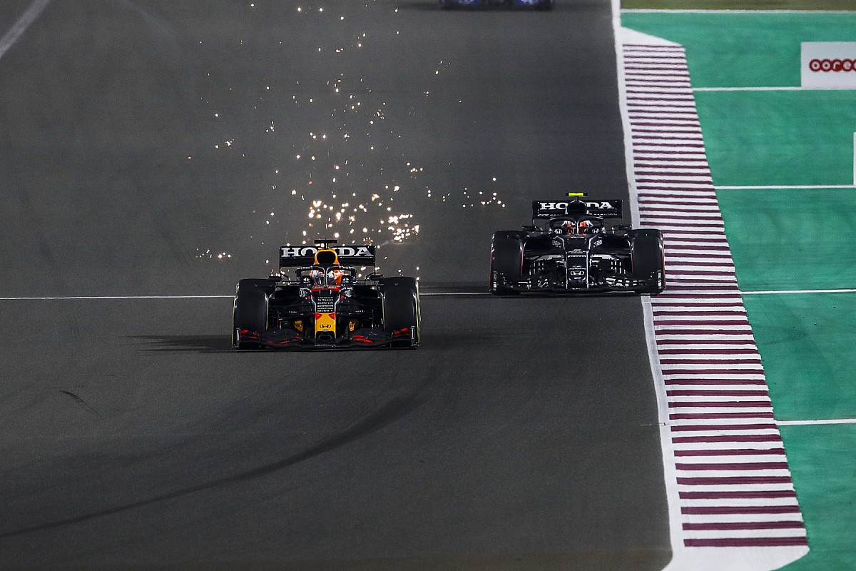 F1 Qatar 2021: Max Verstappen na gridstraf teruggevochten naar P2