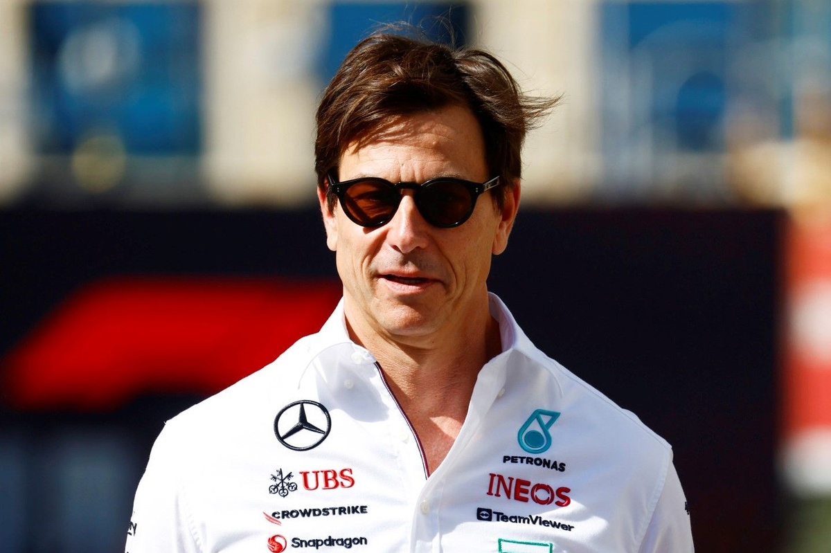 Hamilton: Wolff en Mercedes F1 onder enorme druk om te presteren in 2024